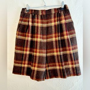 Early 90’s size 10P Pendleton wool plaid shorts. Very good vintage condition. 🔥
